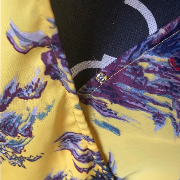 🎉 Host Pick🎉 Guess Floral Blouse - Picture 6 of 7